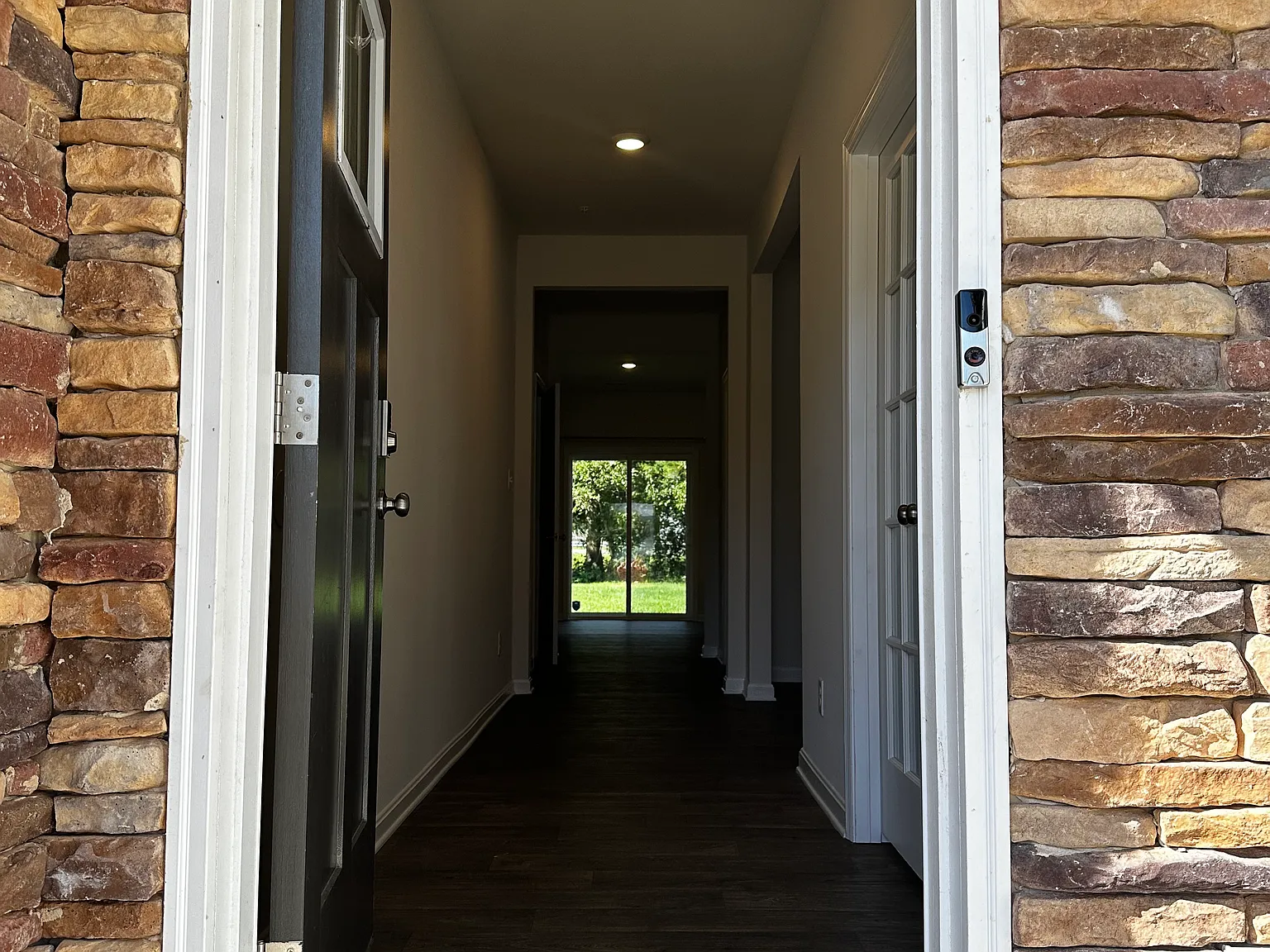 4 bed, 2000 sqft, $2,700 — Photo 3