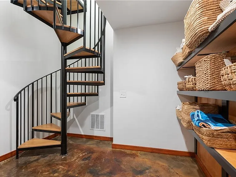 515 Claire Dr — Photo 47