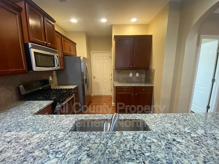 5365 Donehoo Ct — Photo 5