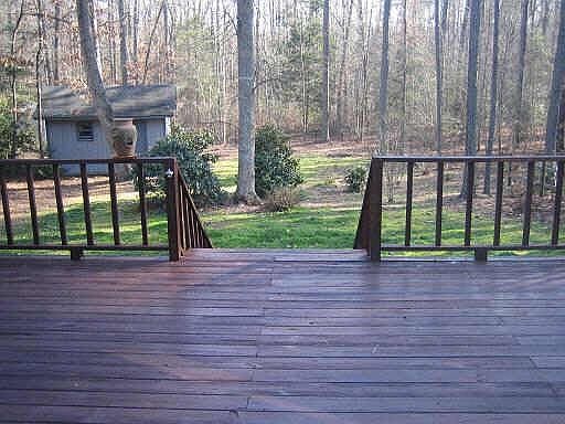 17x42 back deck w/fenced yard