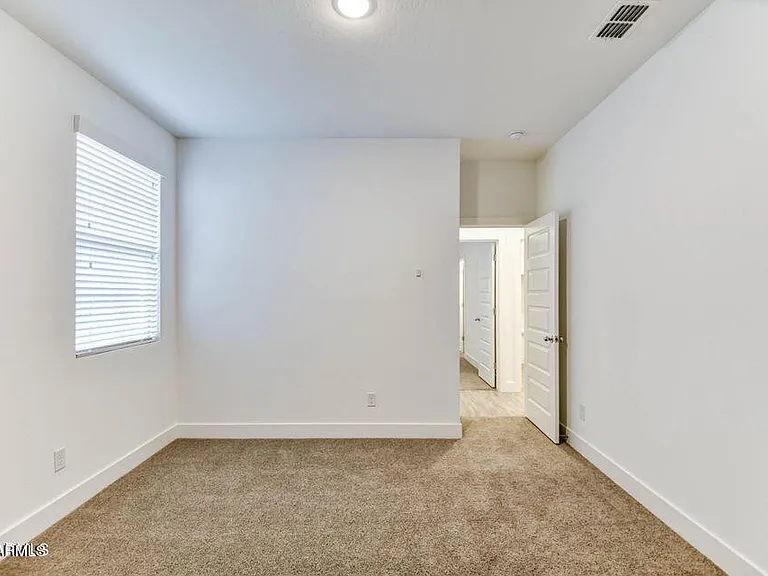 5112 S 117th Ave — Photo 14