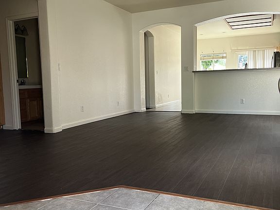 3rd image of 832 Graystone Ct