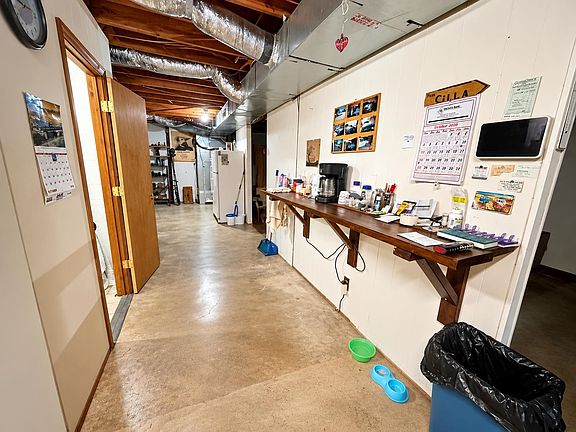 18th image of 305 3rd Ave S