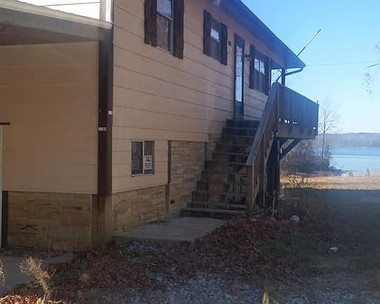 3rd image of 203 Whiterock Ln