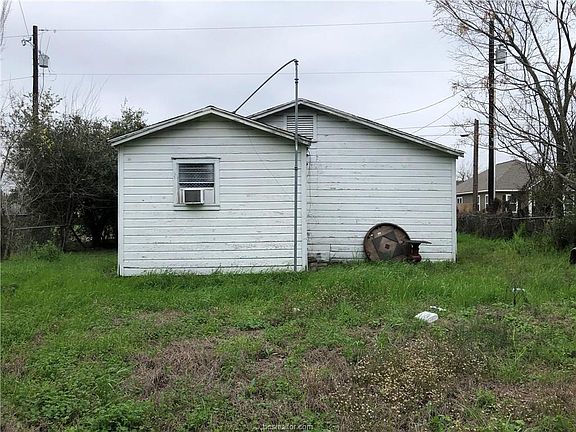 2nd image of 806 Henderson St