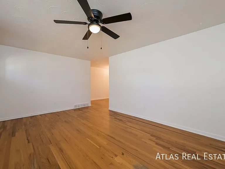 604 S Quentin St — Photo 3
