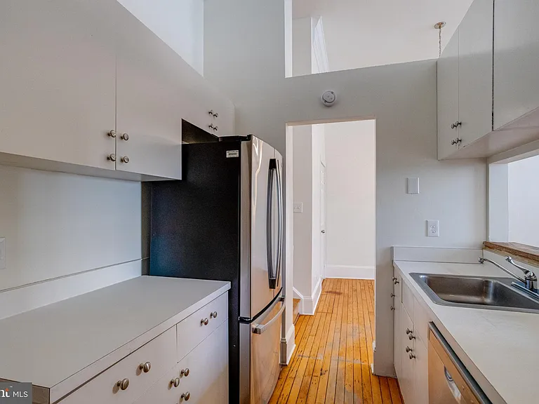 821 S Sharp St — Photo 9