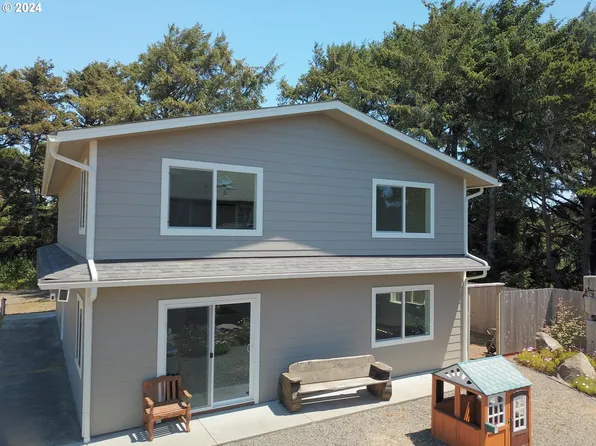 88271 Pond St, Florence, OR 97439