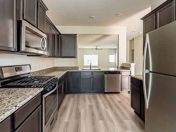 5th image of 26832 Steinbeck Dr