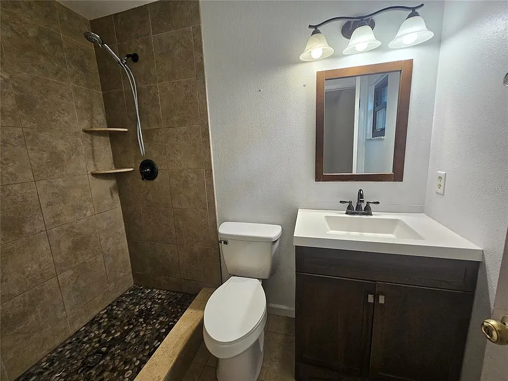 3 bed, 2.0 bath, 1113 sqft, $2,150 — Photo 4