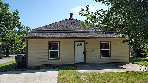 3rd image of 903 N Weenonah Ave