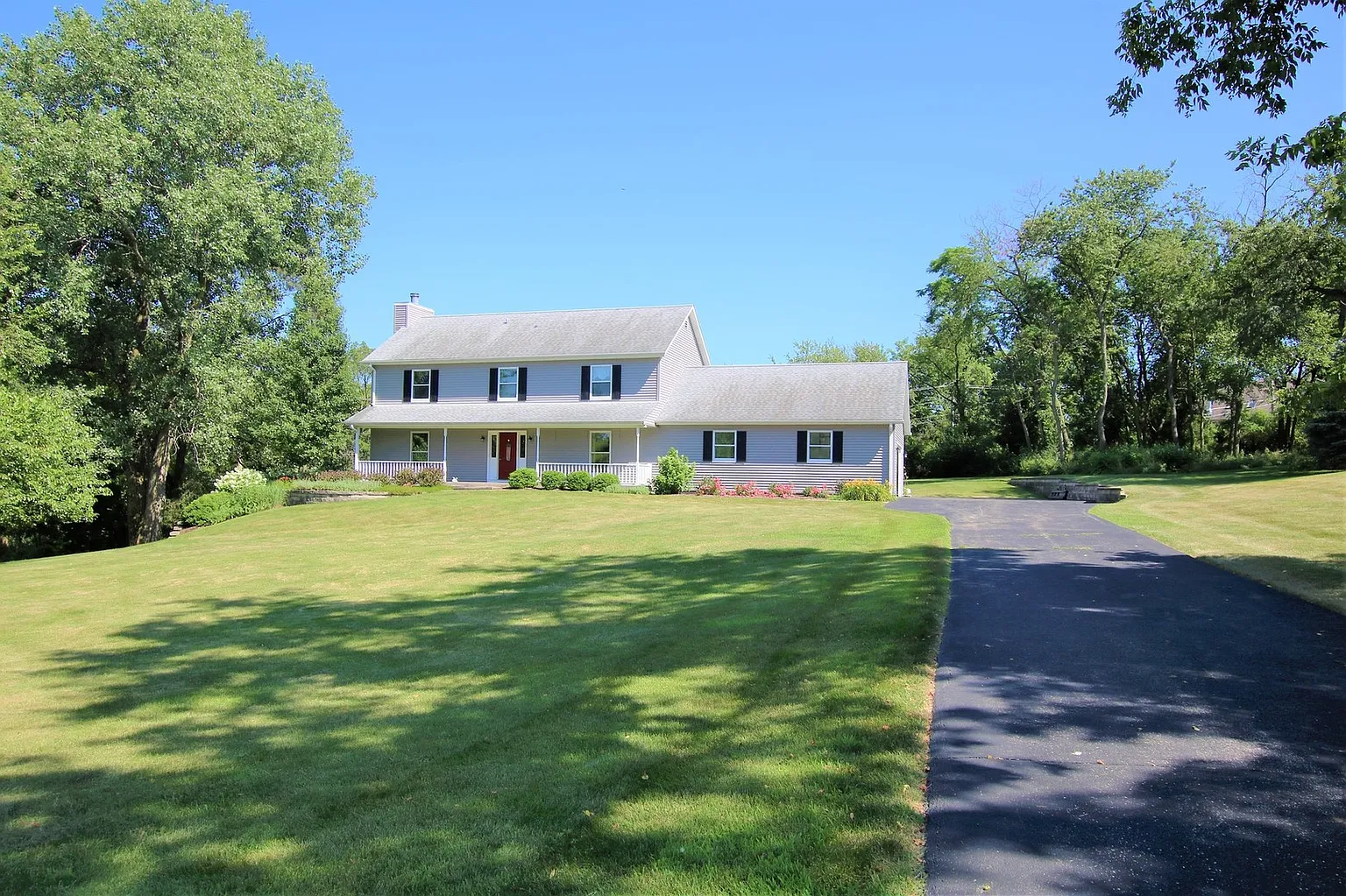839 Hemlock Dr photo 1