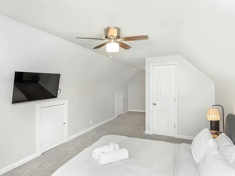 3340 Edgeworth St — Photo 23