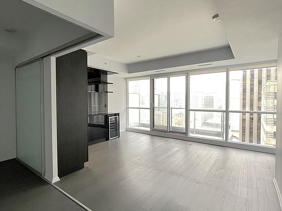 5th image of 70 Temperance St Unit 2202