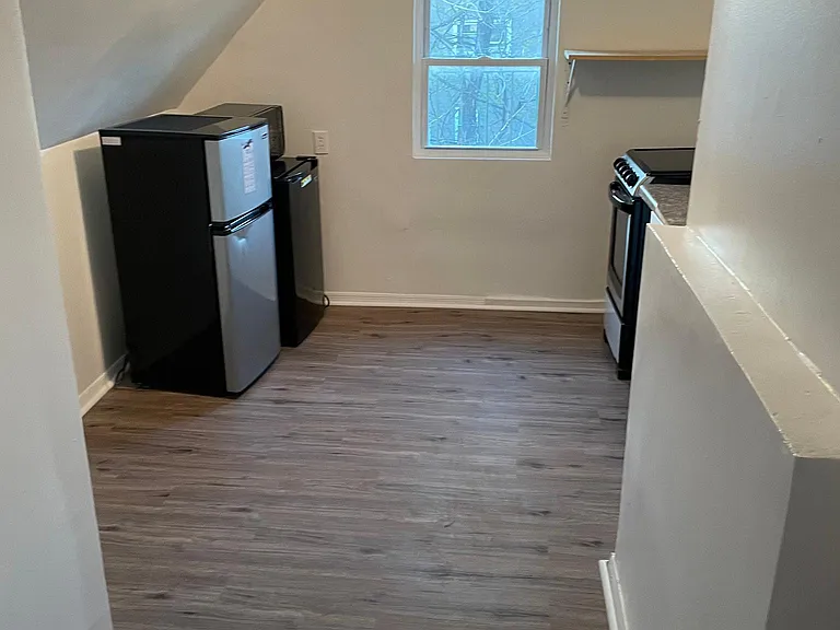 32 N Bond St — Photo 8