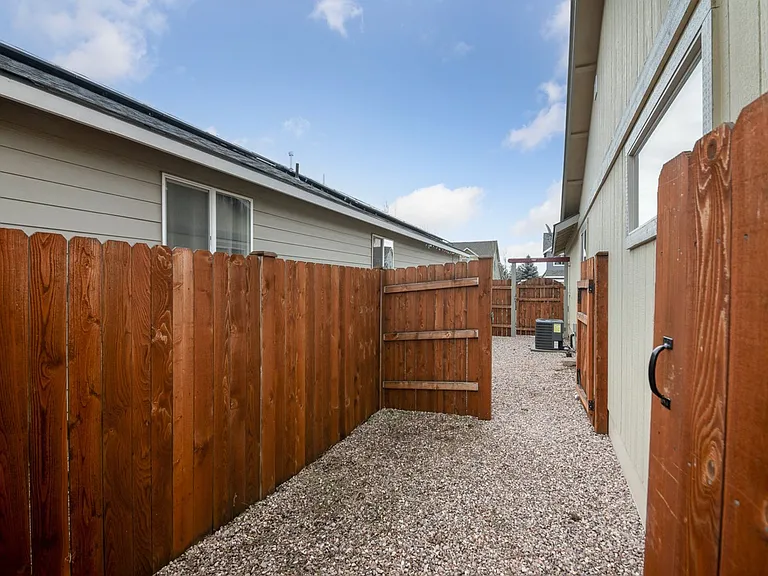 953 SW 25th Ln — Photo 39