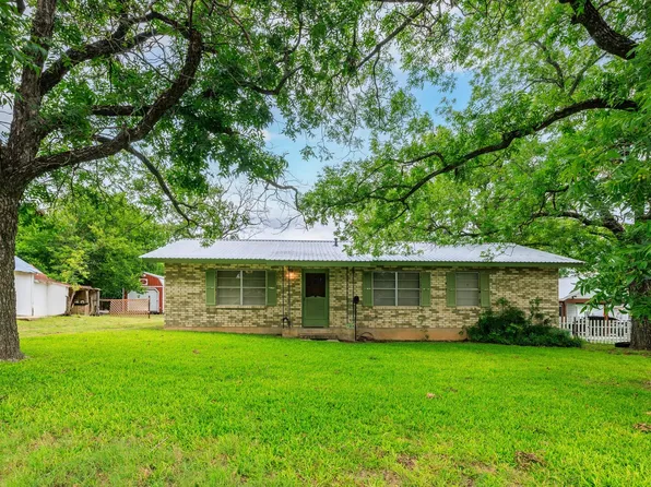 704 W San Antonio Street, Fredericksburg, TX 78624