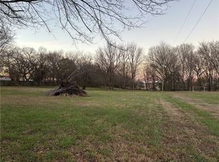 W Douglas St, Prairie Grove, AR 72753