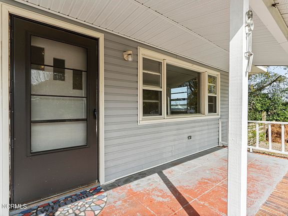 5th image of 817 Holbrooke Avenue