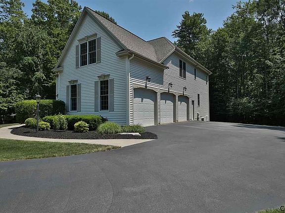3rd image of 4 Davenport Cir