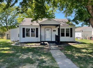 320 S 1st St, Howells, NE 68641