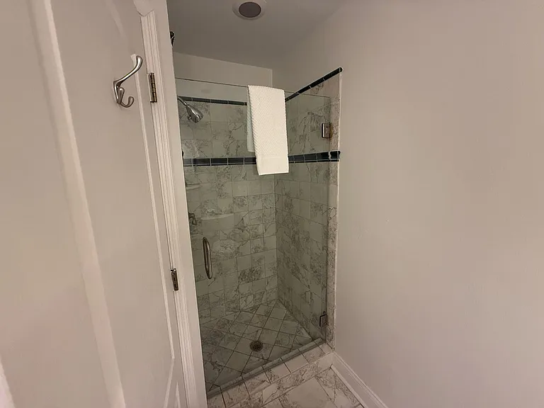 1523 Grape St — Photo 6
