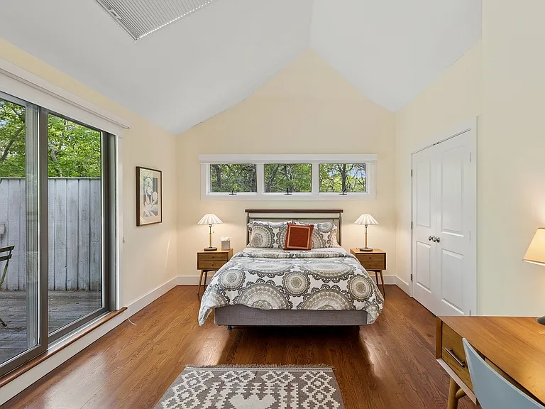 31 Montauk Ave — Photo 20