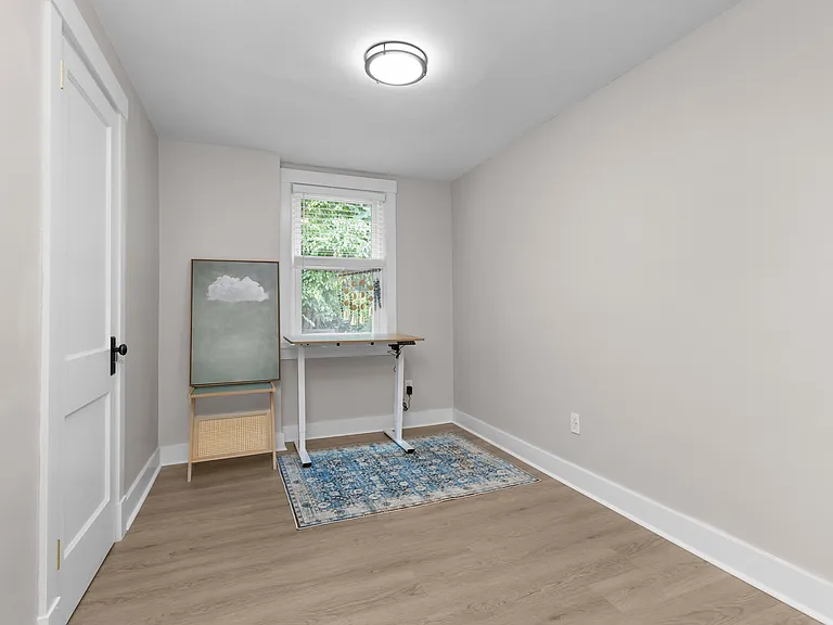 746 Loretta St — Photo 17