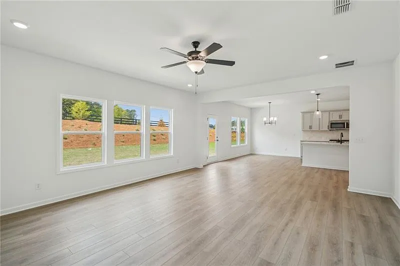 5 bed, 2867 sqft, $2,850 — Photo 4