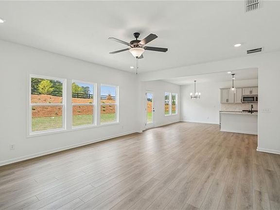 4th image of 522 Silverleaf Trl