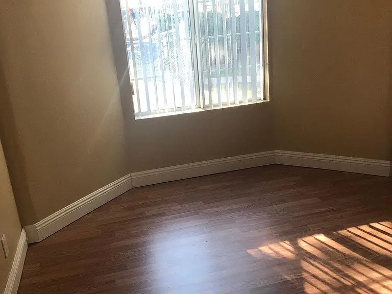 5538 Riverton Ave #A — Photo 12