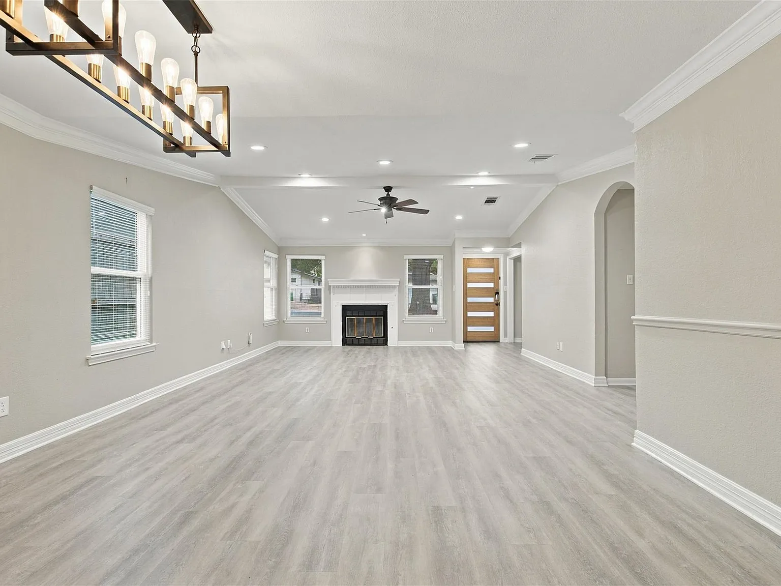 3 bed, 2.0 bath, 1600 sqft, $2,495 — Photo 2
