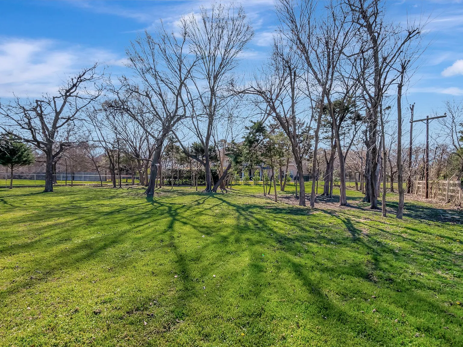 1231 Emerald Cir — Photo 3