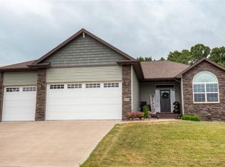 9296 Sugar Creek Cir, West Des Moines, IA 50266