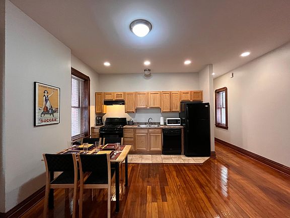 3rd image of 4454 Oakland Ave #1