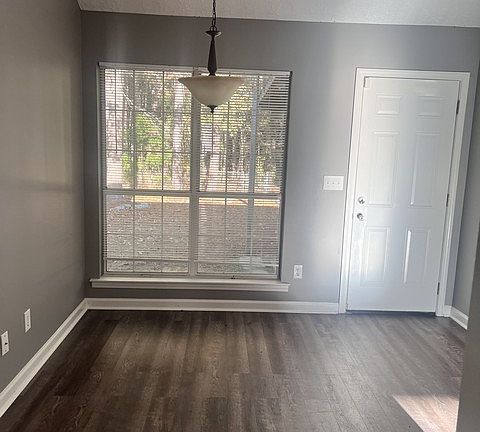 5th image of 932 Eastern Oaks Dr