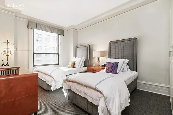 Sold by Sotheby's International Realty | media 6