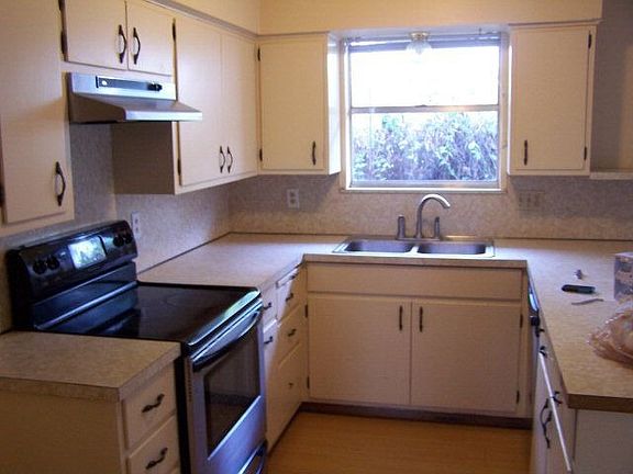 3rd image of 207 W Centre St