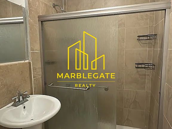 5th image of 164 University Ave #11