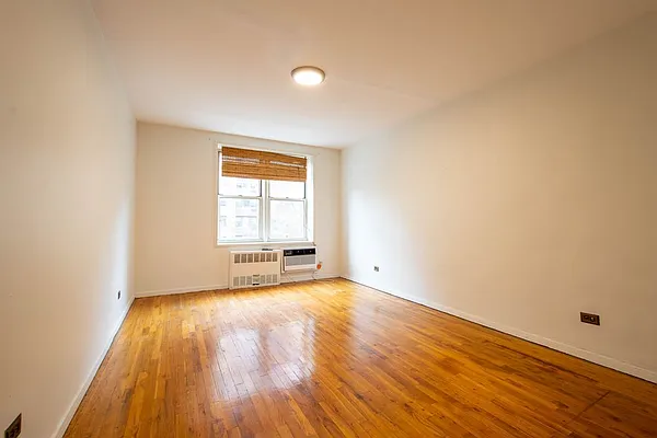 Sold by Brick&Mortar | media 36