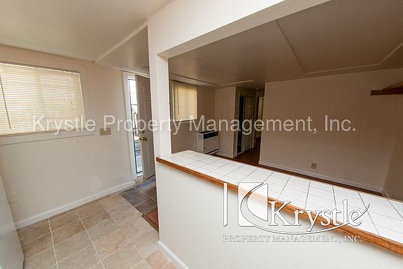5th image of 210 Alabama St APT C
