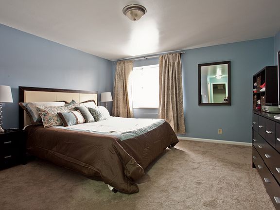 5th image of 121 W 48th St APT 206
