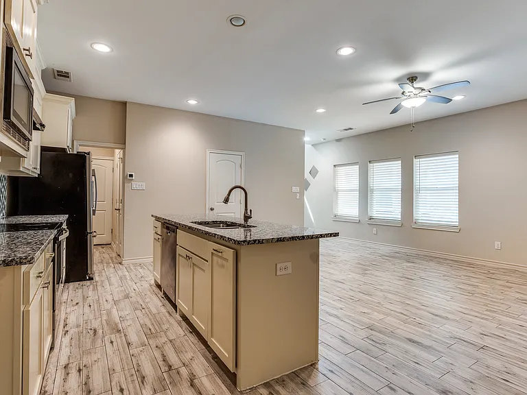 336 Austin Ave — Photo 15