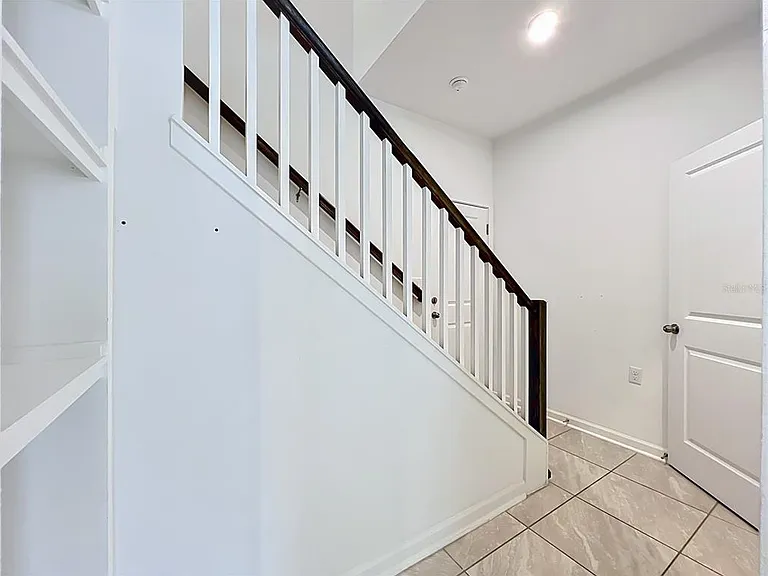 9848 Walkway Dr — Photo 15