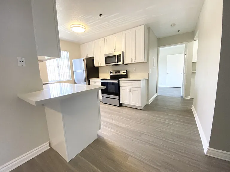 Chateau Spring Gardens Apartments — Photo 16