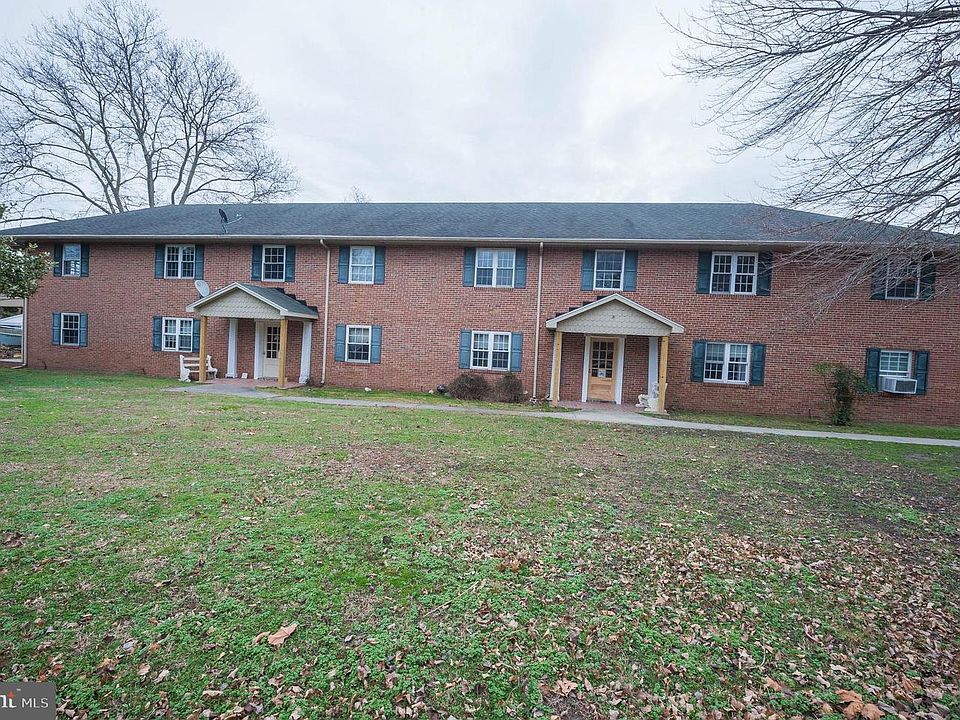 1st image of 113 Garden Ln #4