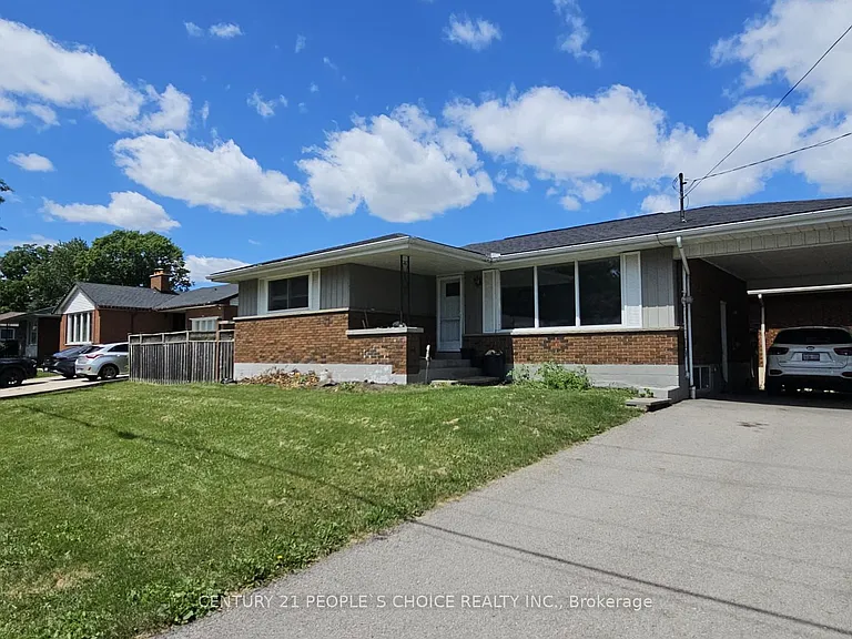 98 Lynbrook Dr — Photo 1