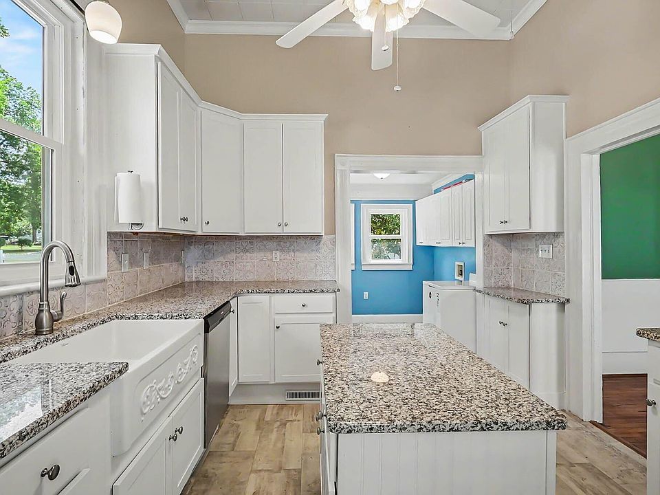 19th image of 103 E Bailey Ave