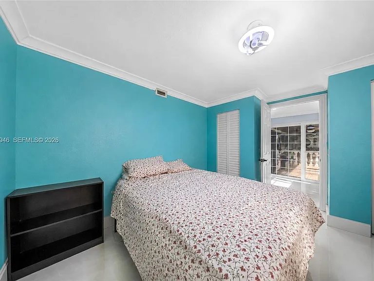 5862 W 2nd Ct — Photo 7