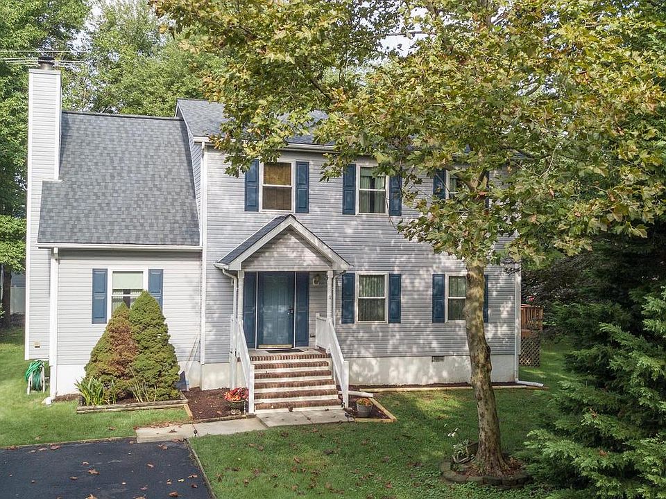 1st image of 11 Larch Ct